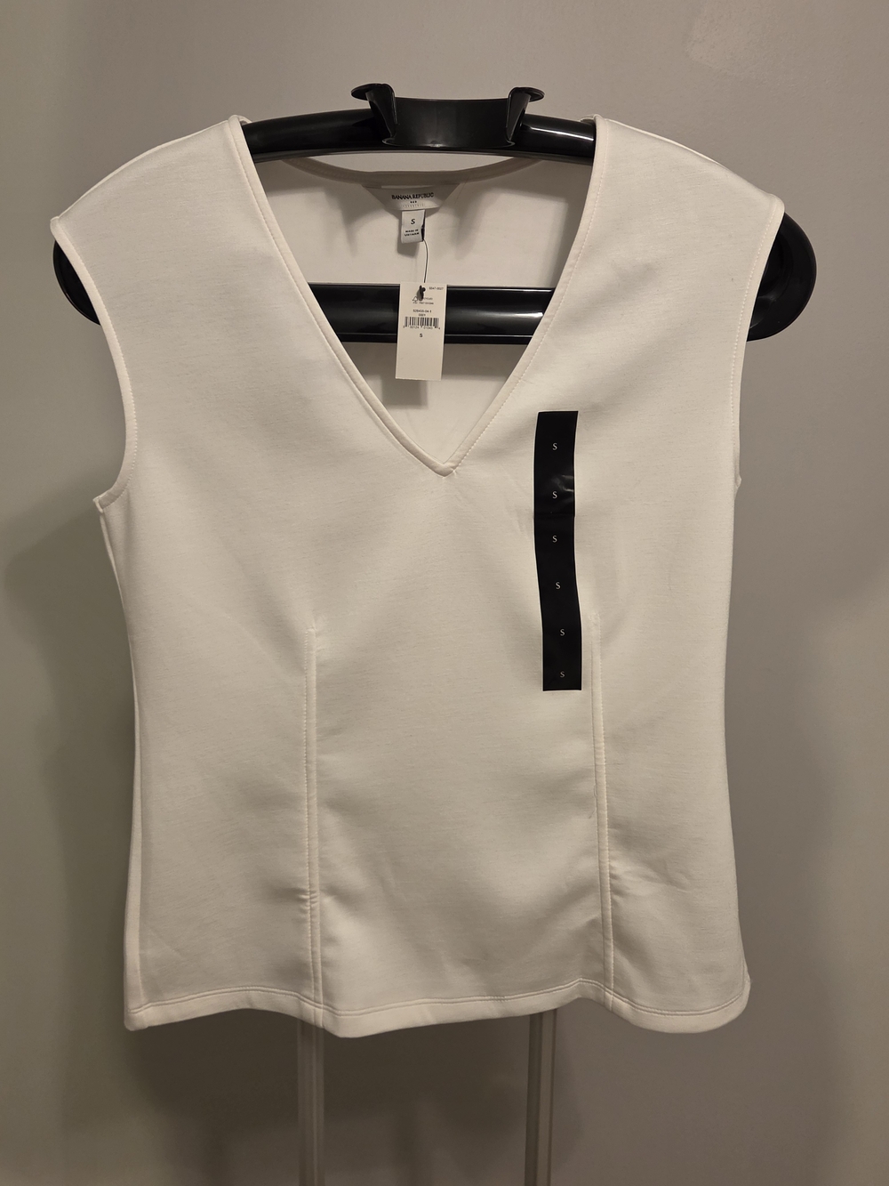 Banana Republic Women's White V-Neck Sleeveless Top